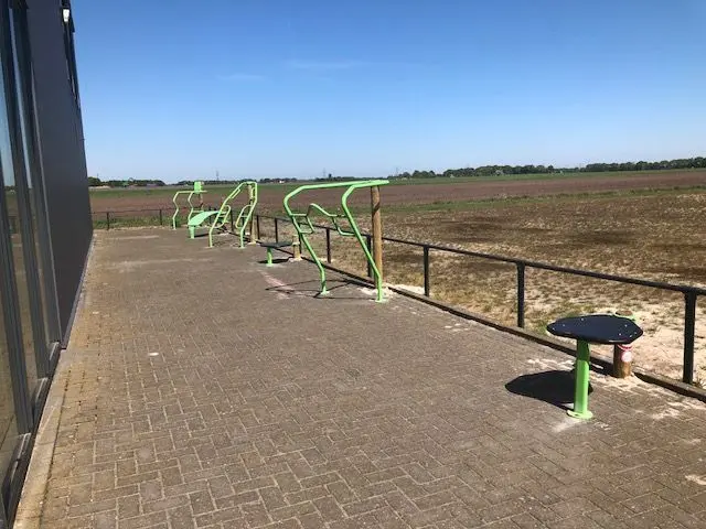 fitness buiten zijkant 1.jpg