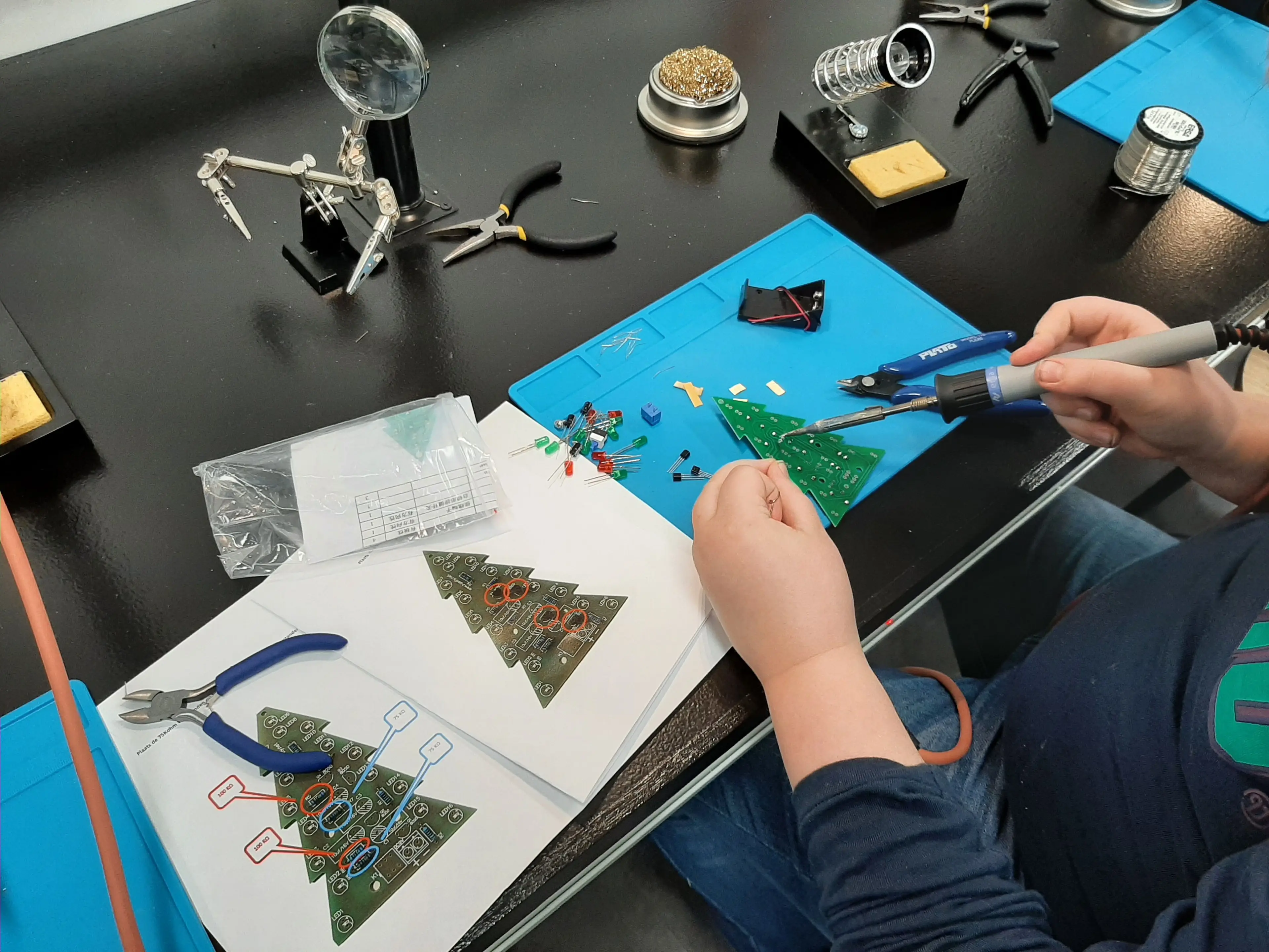 solderen club fablab 3.jpg